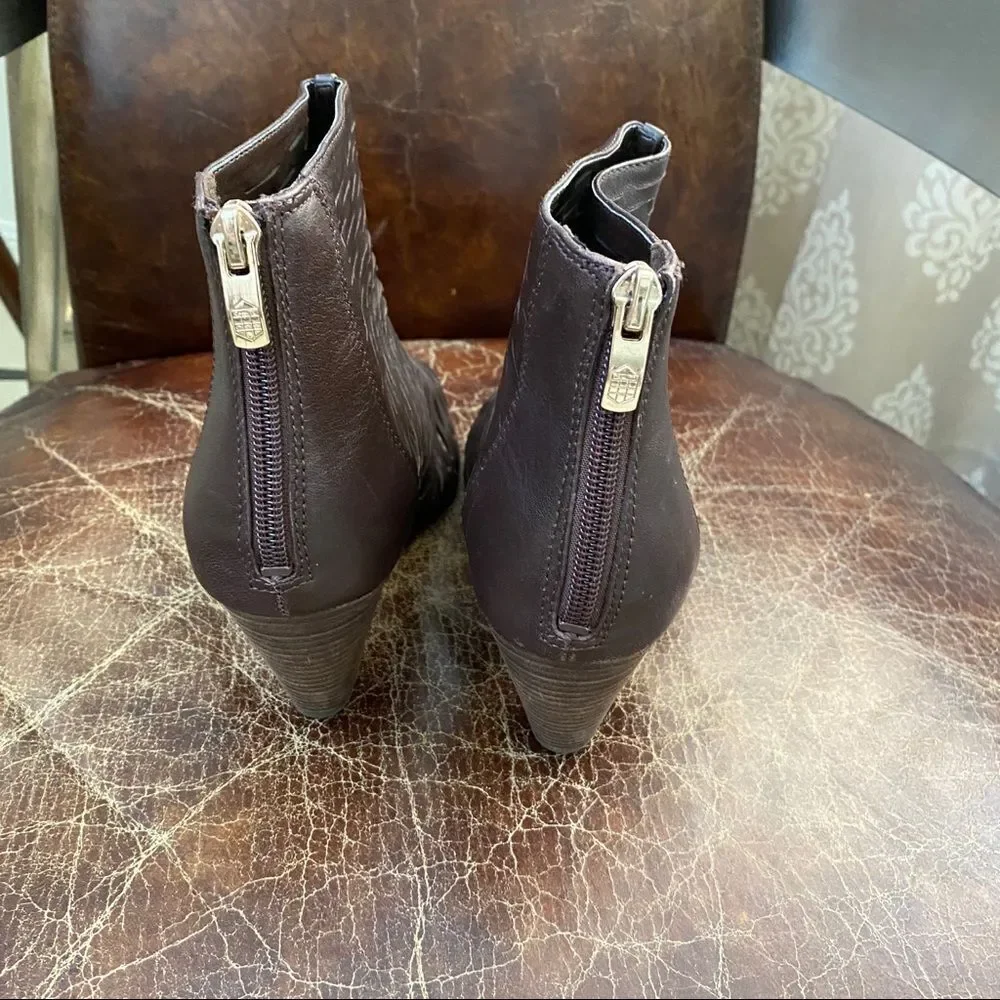 VINCE CAMUTO peep toe cut out ankle booties 9 1/2